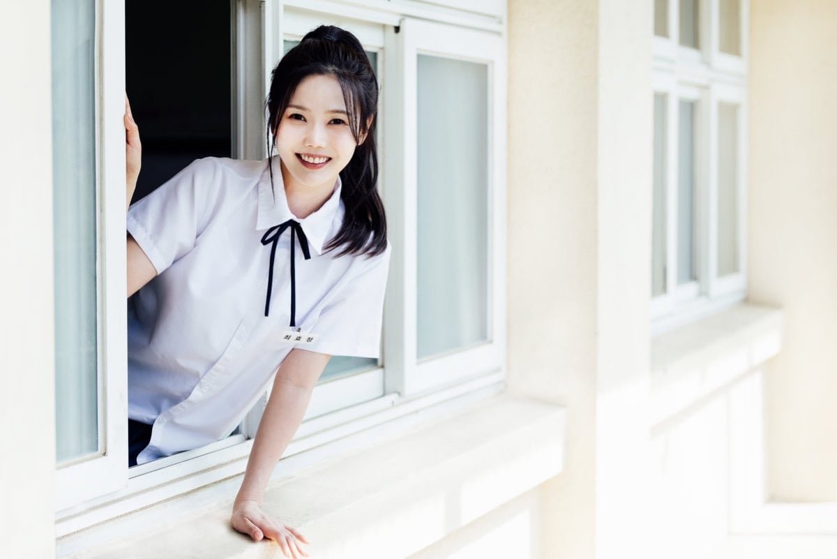 hyojung,-do-oh-my-girl,-emociona-ao-revisitar-juventude-e-sonhos-no-mv-de-“to-my-little-youth”