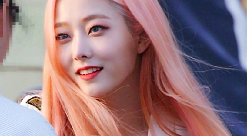 ex-integrante-do-pristin-reaparece-com-nova-profissao-e-surpreende-ao-falar-sobre-recomeco