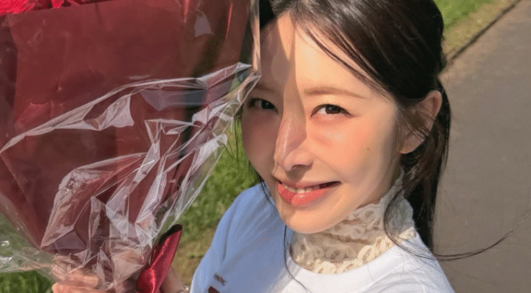 ex-integrante-do-sonamoo-anuncia-noivado-e-compartilha-emocionante-pedido-de-casamento-no-japao